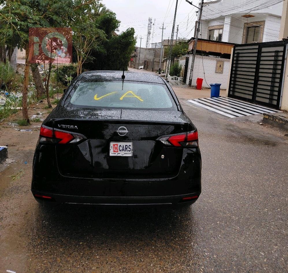 نيسان فيرسا